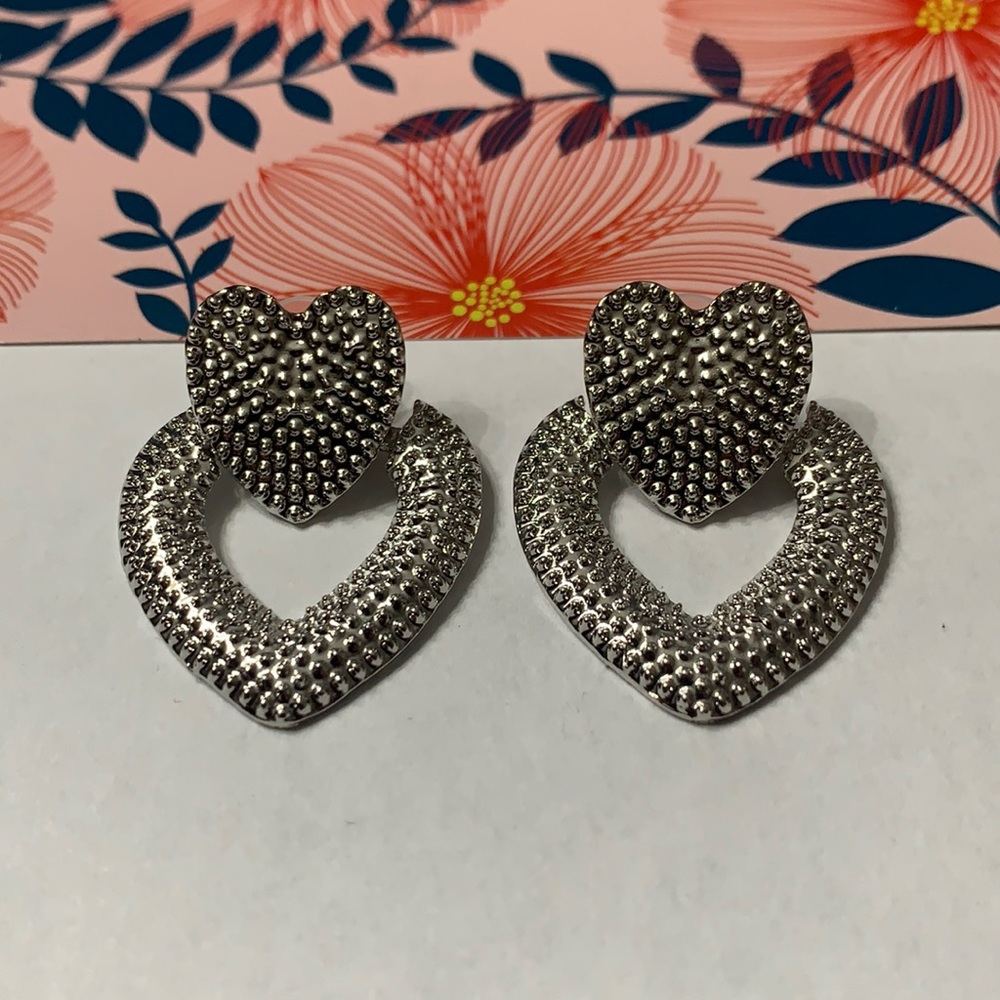 Earrings black metal, dbl hearts